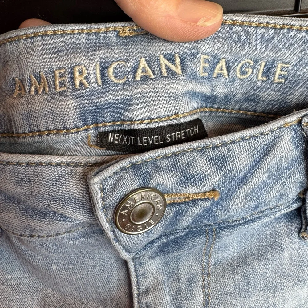 AE Distressed Light Washed Women's Jeans